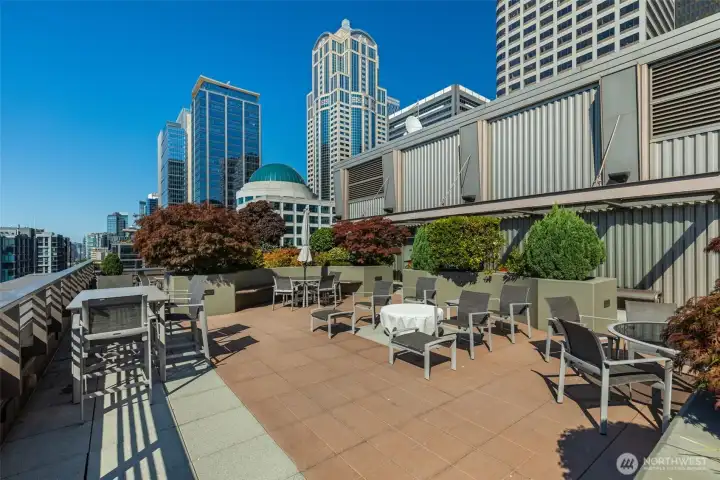 Resident only rooftop view deck on Floor 25.