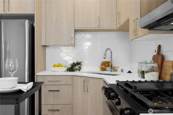 Images shown are of a comparable model and for illustrative purposes only.