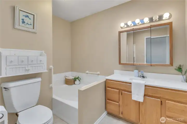 Lovely primary bath with spacious soaking tub!