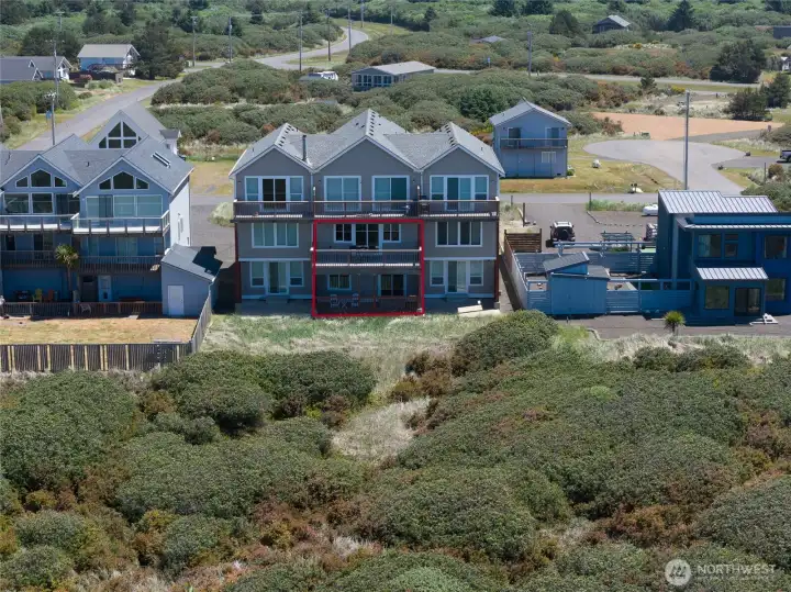 The red square depicts the unit for sale.