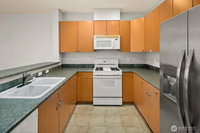 Full open kitchen. All appliances stay.