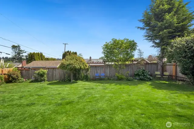 The 7200 sqft. corner lot is amazing. Imagine how you would spend your days in this backyard.