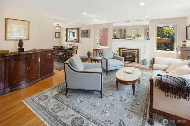 Open and bright front room.