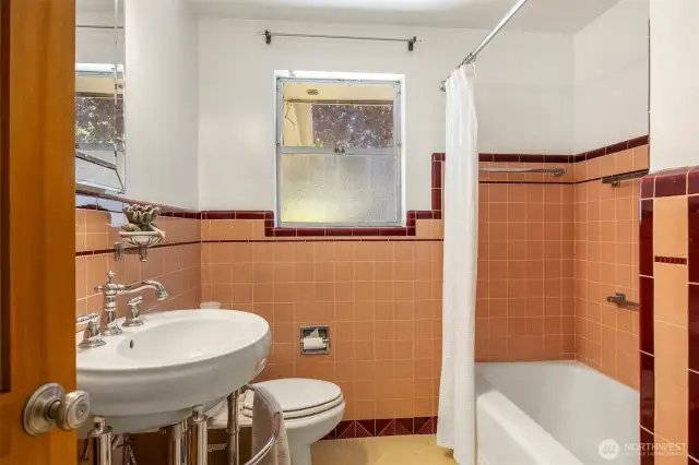 Upper Level Full Bath