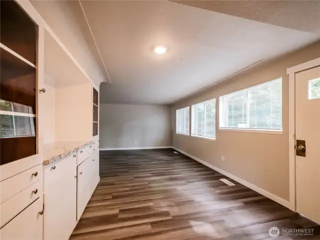 4 bed dining and door to backyard