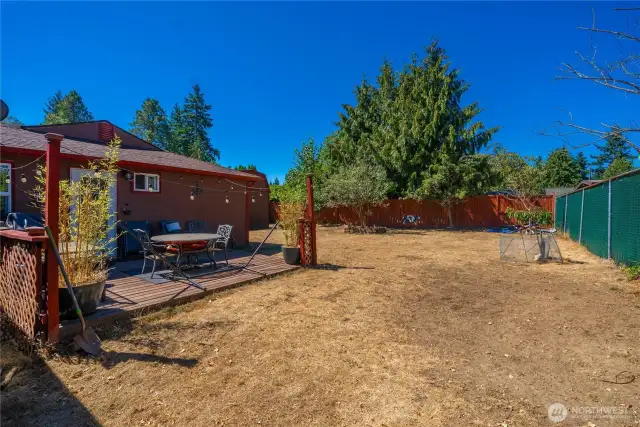 Private backyard – ideal for future projects!