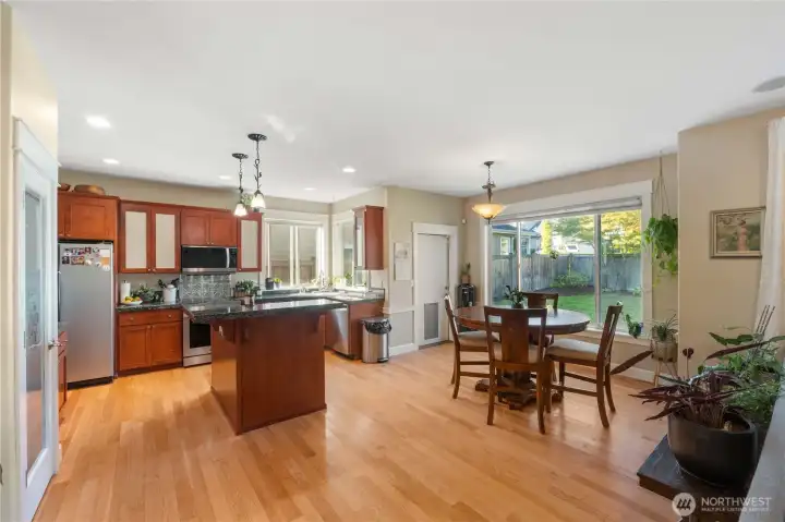 Kitchen with Eating Nook!