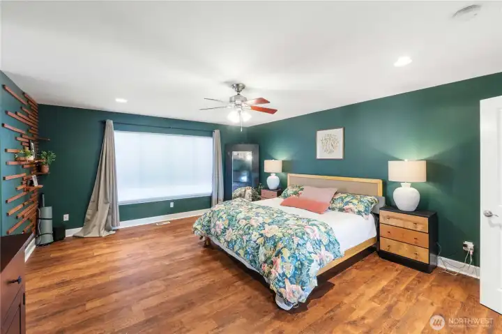 Spacious Primary Bedroom!