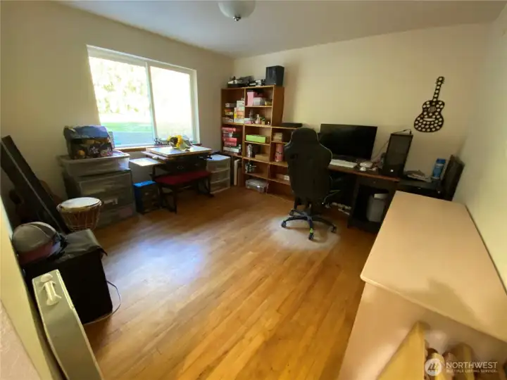 Bonus Room office