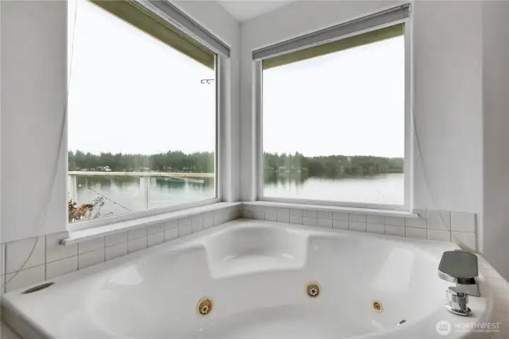 Jacuzzi Bathtub in main Bathroom with view of water