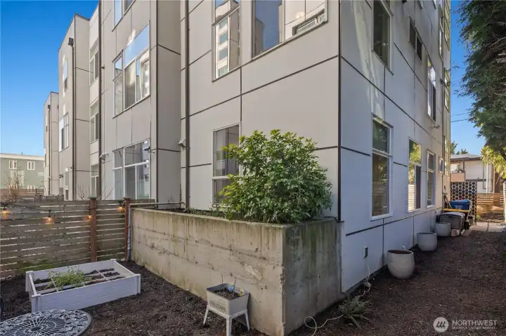 Garden space! Add patio seating. Perfect space for pets.