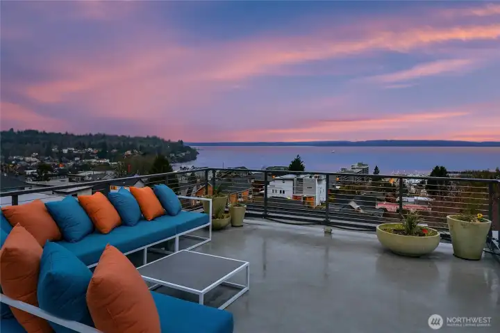 Roof Top Deck & View