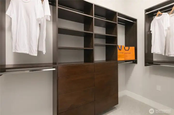 Main Level - Primary Closet