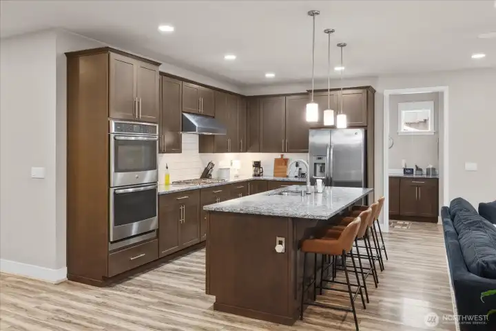The beautiful wood cabinets and stone counters create a warm and modern space. Cook up fantastic meals in this chef's kitchen with a natural gas cooktop and double ovens.