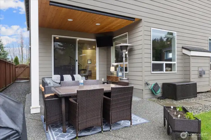 The outdoor TV stays for the buyer as well!