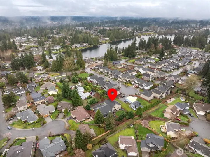 Located just a block to Martha Lake and only minutes to Mill Creek, shopping, dining, transit and easy access to I-5 and 405.