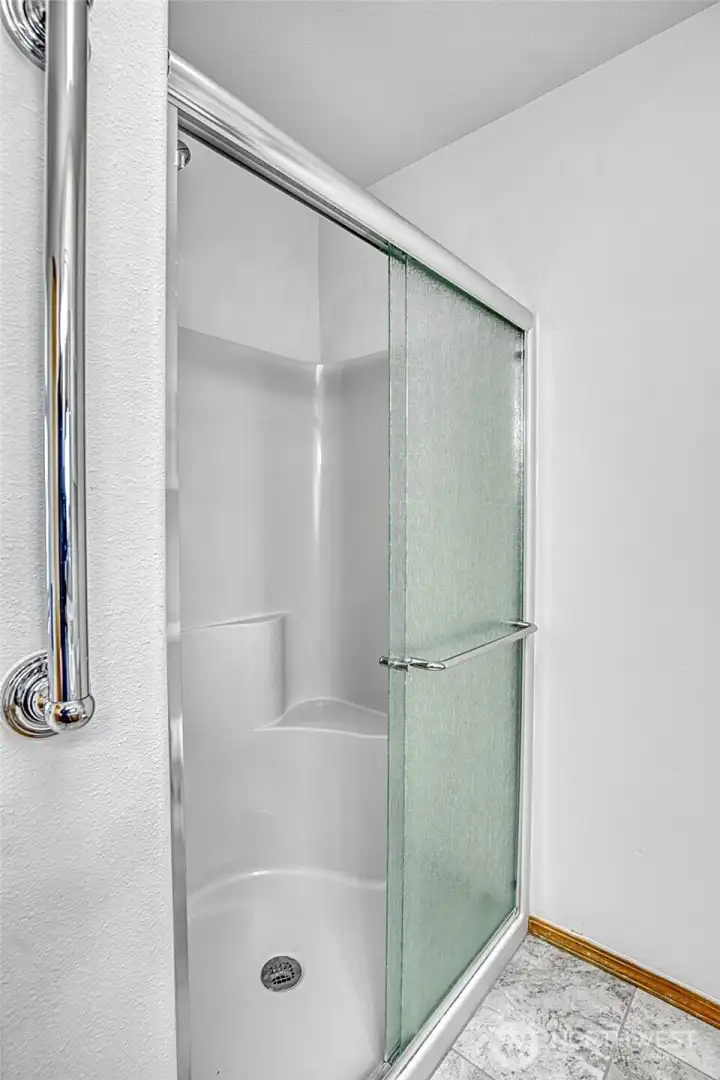 Primary Ensuite - Step-In Shower