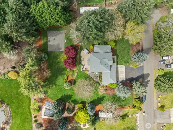 Park like grounds to enjoy!