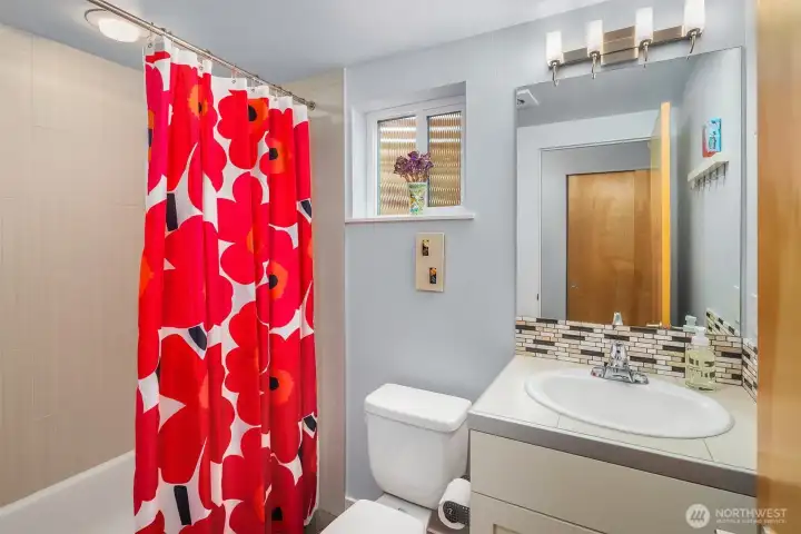 Full bath on entry level between the two bedrooms