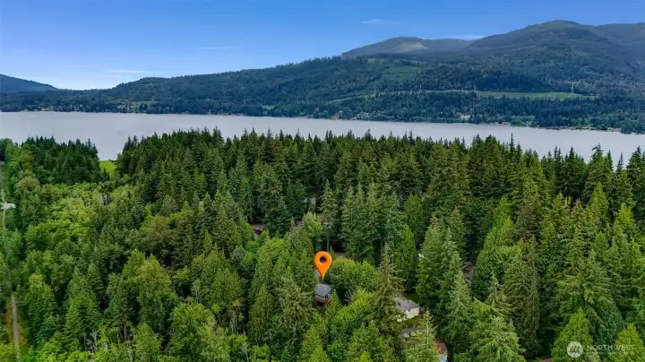 5 min drive to lake access.