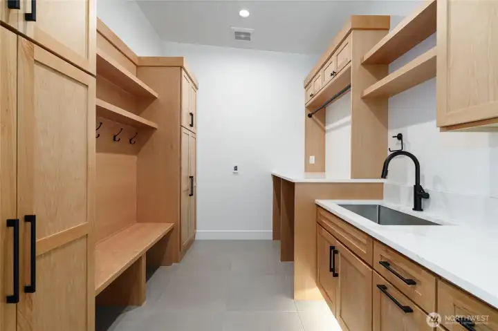 Spacious mud/laundry room with sink & plenty of storage.