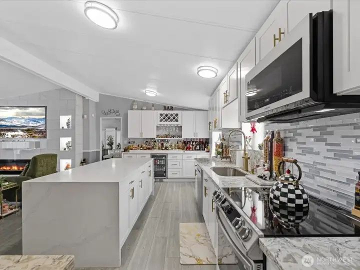 SS appliances, unmount sink and custom cabinetry.