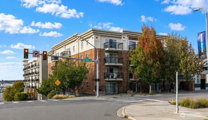 Welcome to 1001 N State St, #401. Two Bedrooms condo beautifully cared for. Welcome to 1001 N State St, #401. Two Bedrooms condo beautifully cared for.