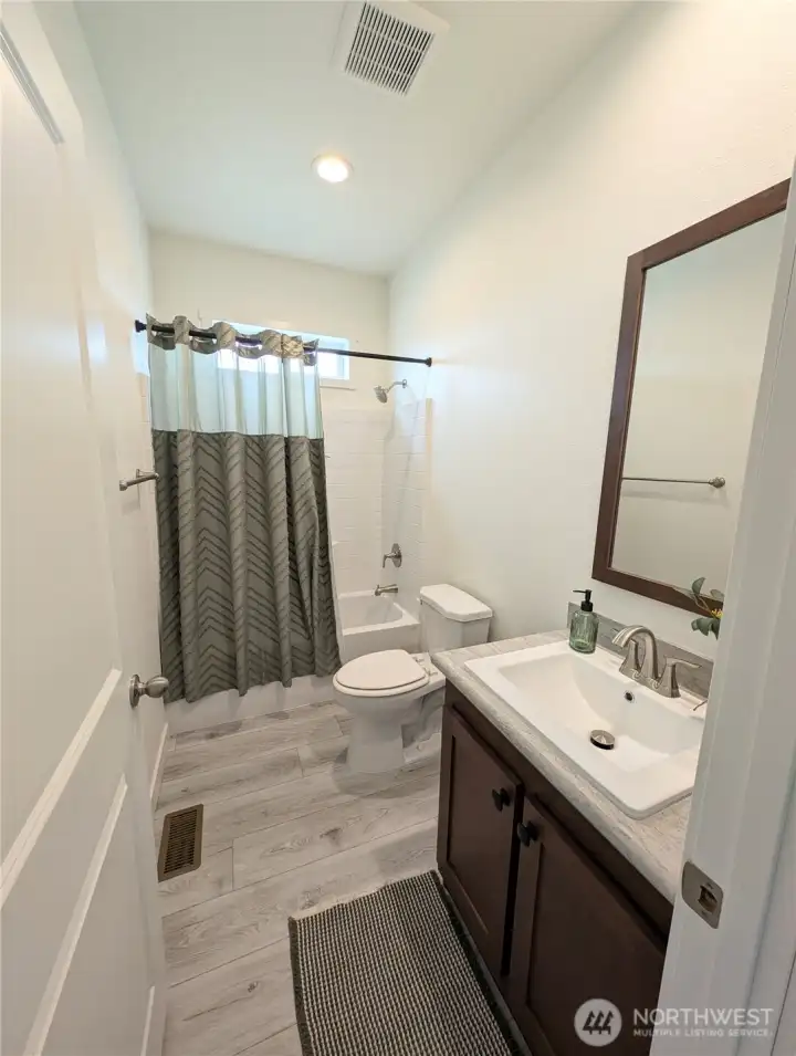 Model Home: Main Bath (full).