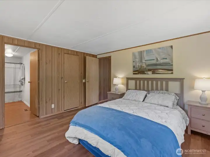 Primary suite with good size walk in closet. Primary suite with good size walk in closet.