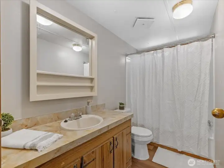 Full bathroom in hall way by the 2nd and 3rd bedrooms. Full bathroom in hall way by the 2nd and 3rd bedrooms.