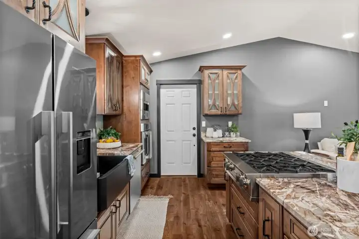 Garage access through kitchen! Garage access through kitchen!