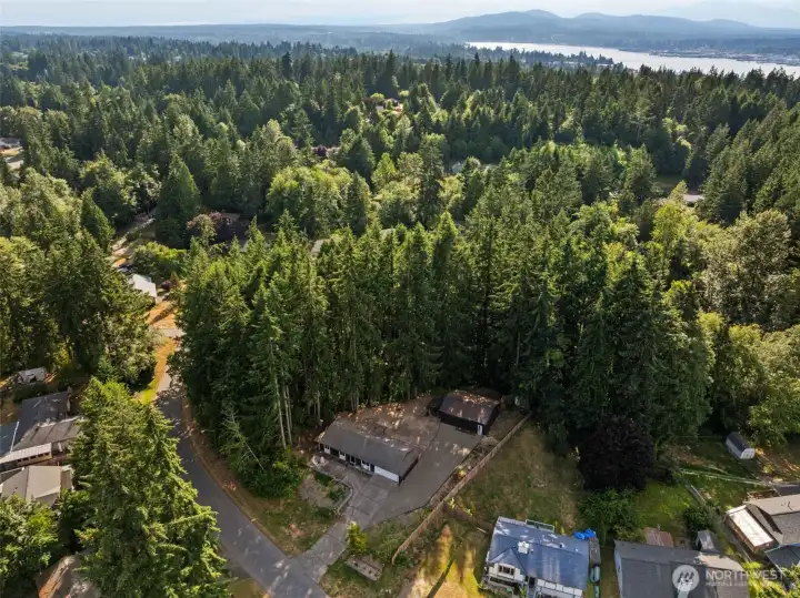 Tree lined and private, this residence is just waiting for you! Tree lined and private, this residence is just waiting for you!