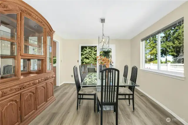 Dining room can accommodate a table for 10-12, if desired.