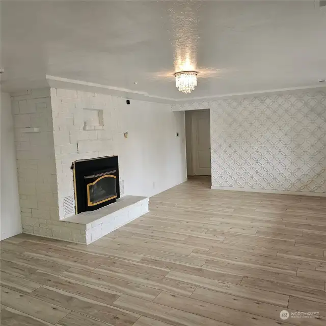 Large family/living room with gas fireplace