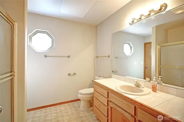 Guest/Hall bathroom.