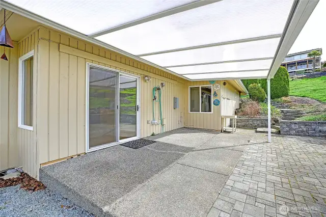 Covered patio off of breakfast nook.