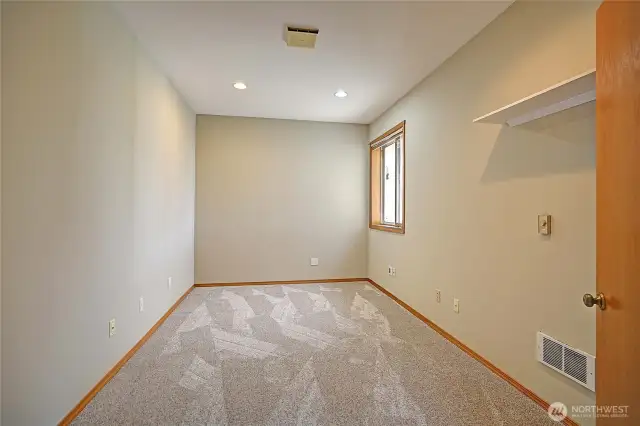 Office/bonus room.