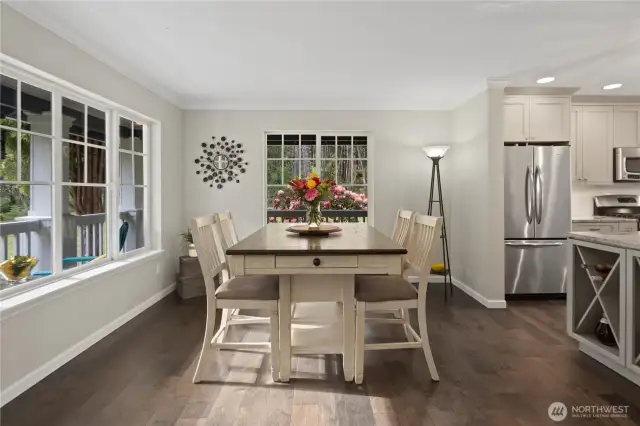 Light-filled entry and dining