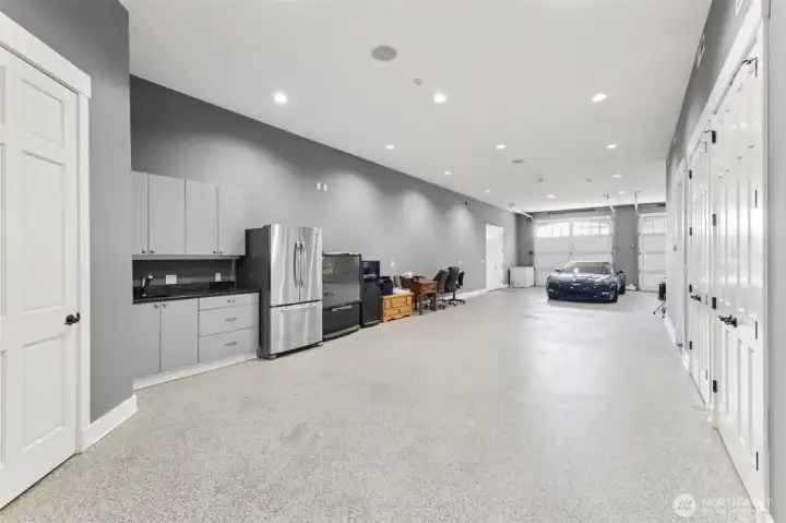 2 bay tandem garage with office, kitchenette and a 3/4 bath inside.