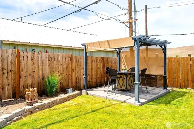Private gazebo with views of the Beazely.