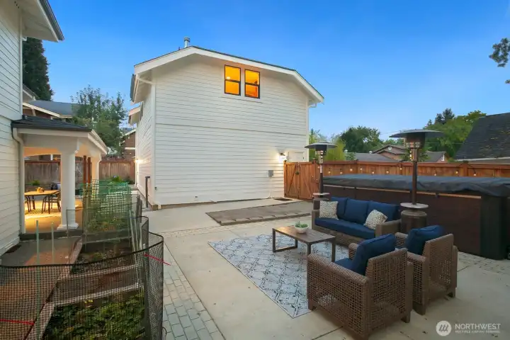 The detached garage with one-bedroom DADU above. This is part of the property and has been a gamechanger for the owners.