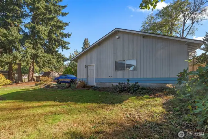 large detached 3 bay garage
