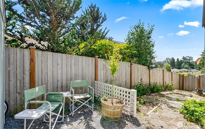 SIDE YARD