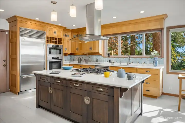 Wonderful island with 6 burner gas stove.