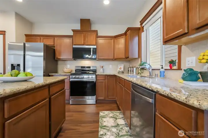 Plenty of counterspace and cupboards