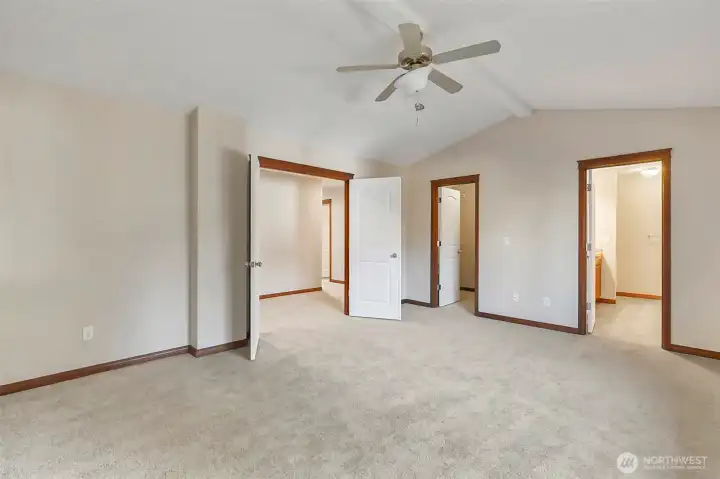 17.1" x 13.7" Primary room dimenstion