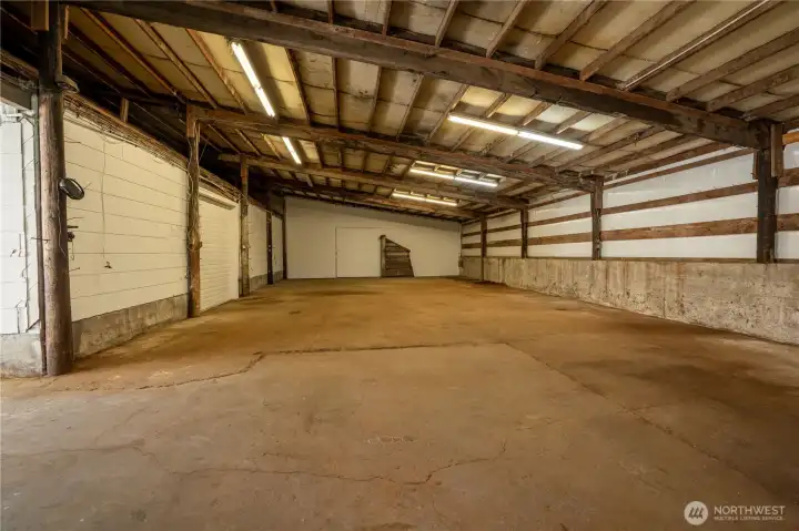Adjacent to the shop there is another 4,000 square feet of storage space. Adjacent to the shop there is another 4,000 square feet of storage space.