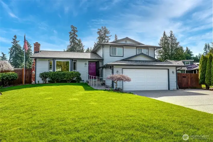 Well maintained Meadowdale home.