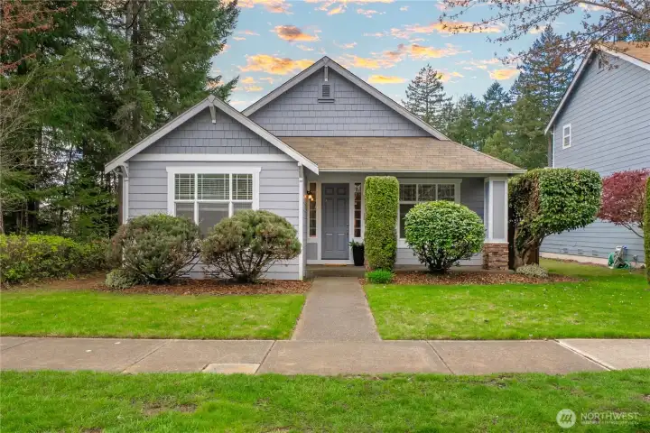 Well maintained rambler located right next to a community green space.