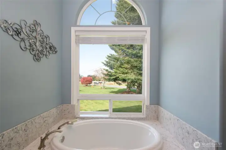 Soaking tub
